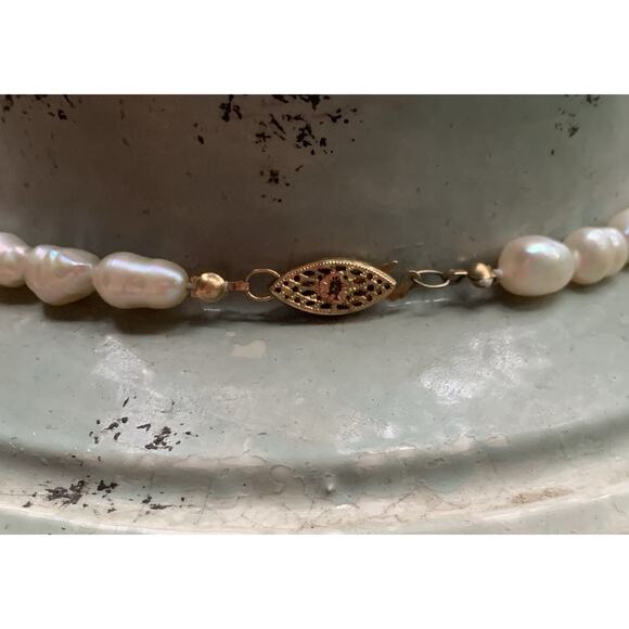 Strand of Freshwater Ringed Pearls with Gold Tone Findings 17 Inches - Picture 7 of 7